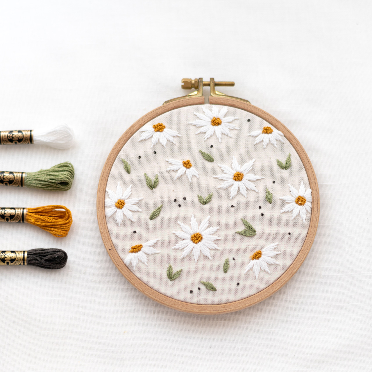 Daisies • Embroidery Pattern
